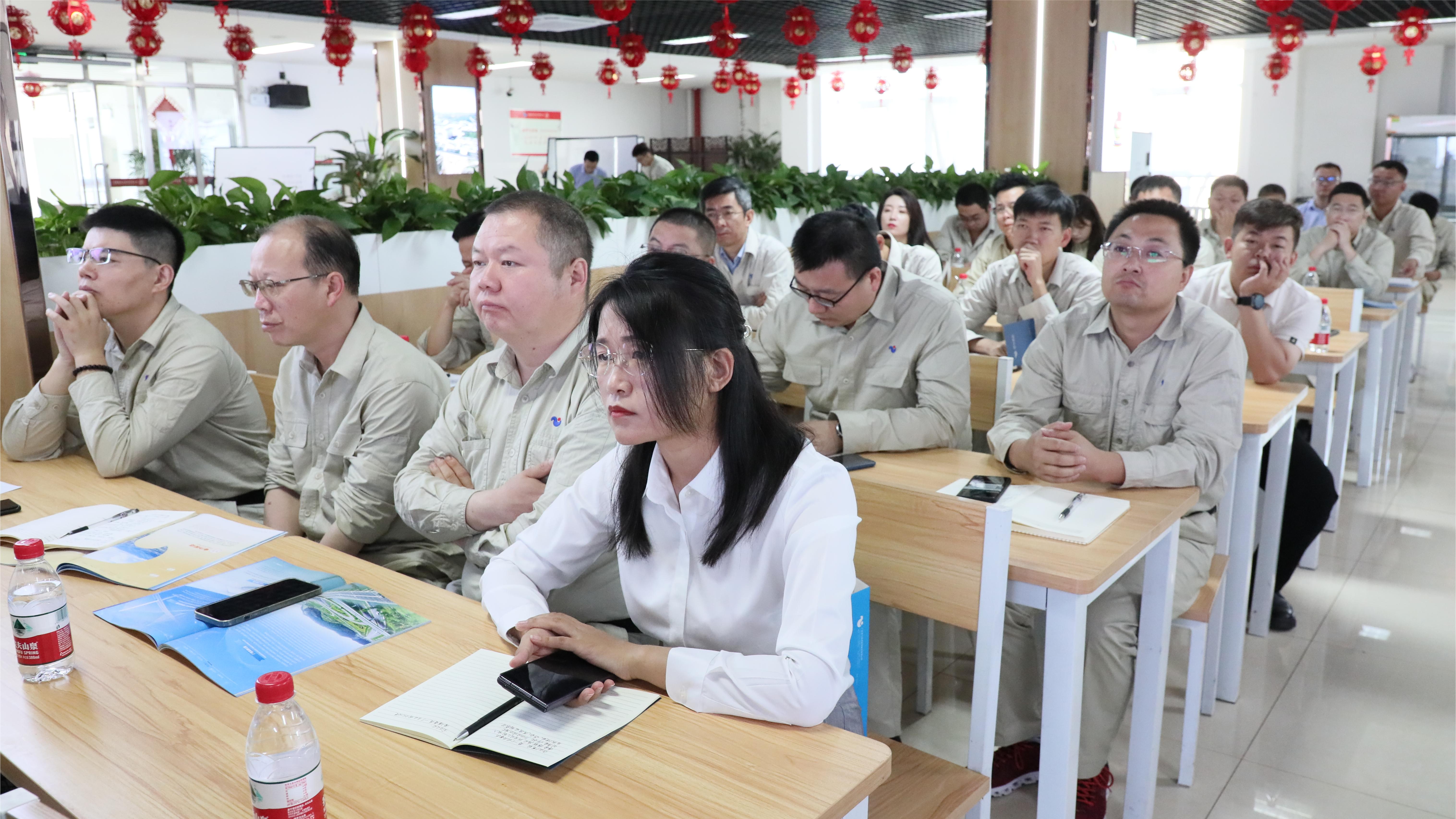 學(xué)習(xí)現(xiàn)場3.JPG 學(xué)習(xí)現(xiàn)場3.JPG