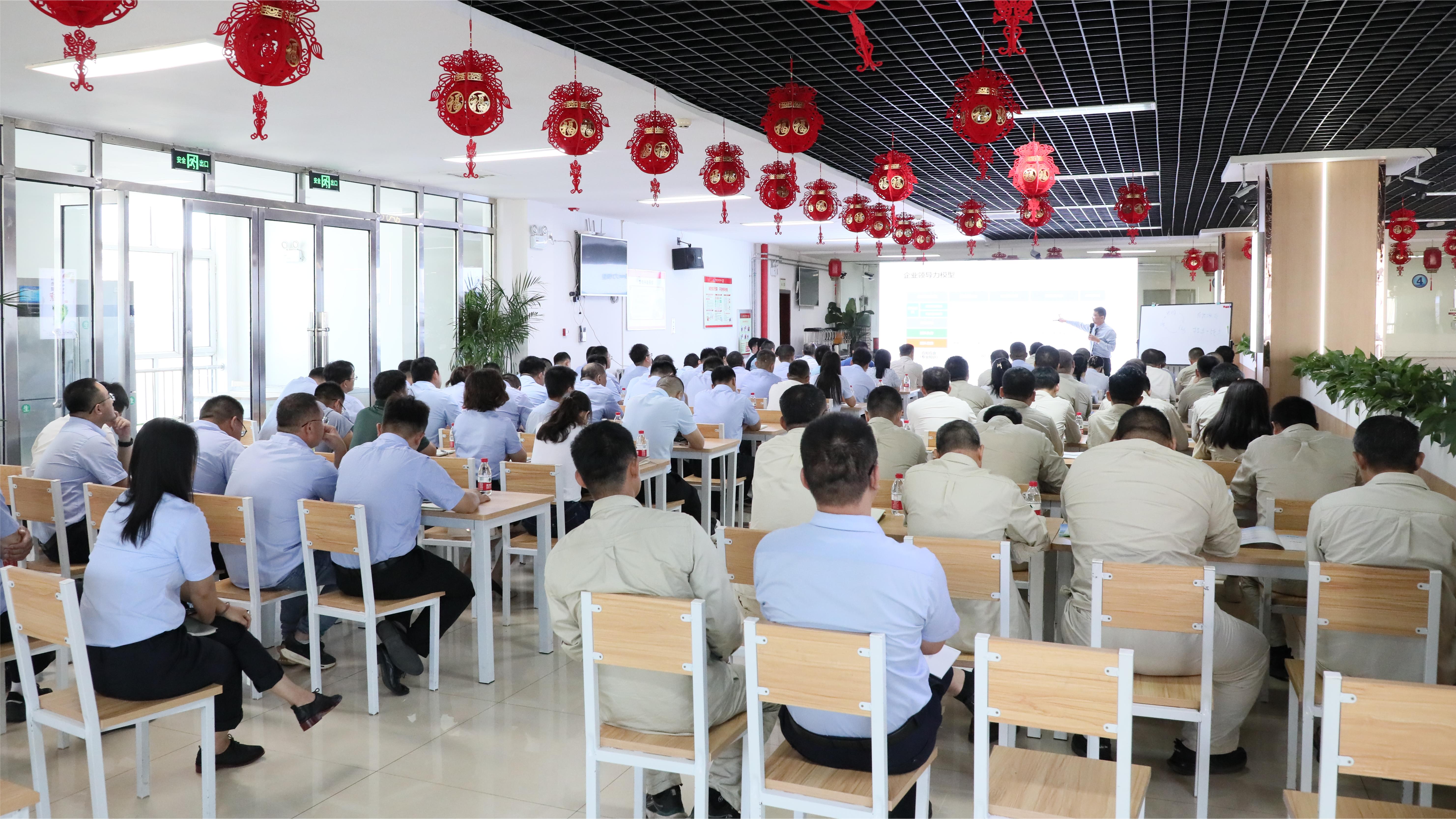 學(xué)習(xí)現(xiàn)場4.jpg 學(xué)習(xí)現(xiàn)場4.jpg